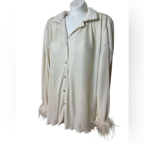 Waverles Ribbed Pleated Feather Cuff Button Down Top - Picture 2 of 10